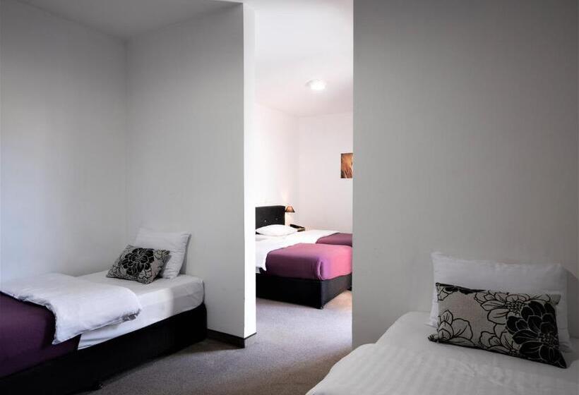 اتاق خانوادگی, Bleecker Hotels