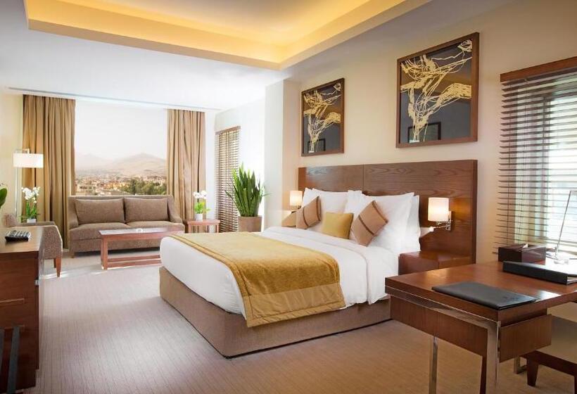اتاق لوکس با تخت بزرگ, Copthorne Hotel Baranan