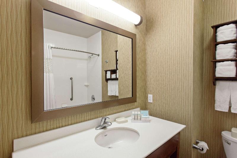 带大床的标准间, Hampton Inn Seattle/everett
