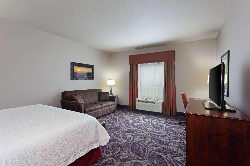 带大床的标准间, Hampton Inn Seattle/everett