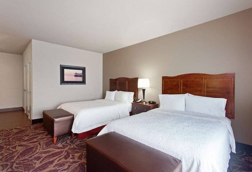 带2个双人床的标准工作室, Hampton Inn Seattle/everett