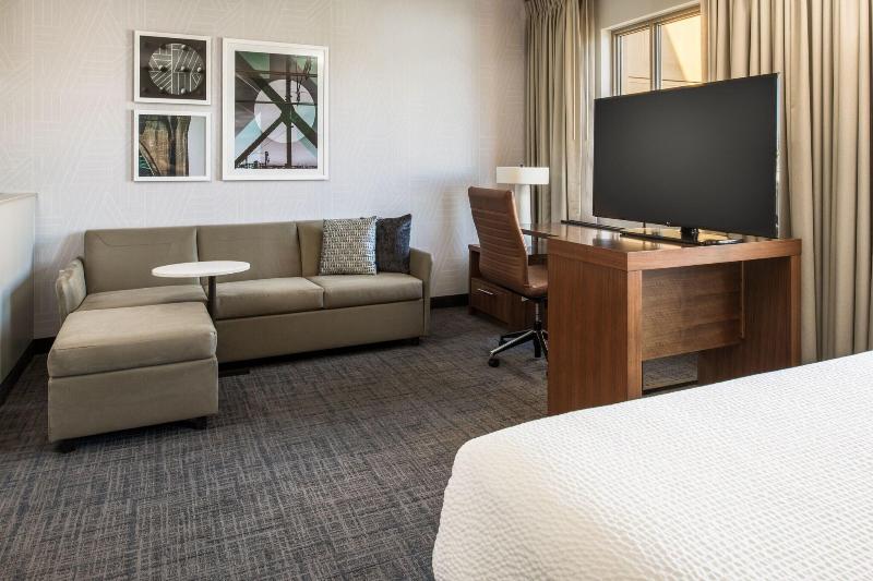 带大床的标准工作室, Residence Inn By Marriott Portland Downtown/pearl District