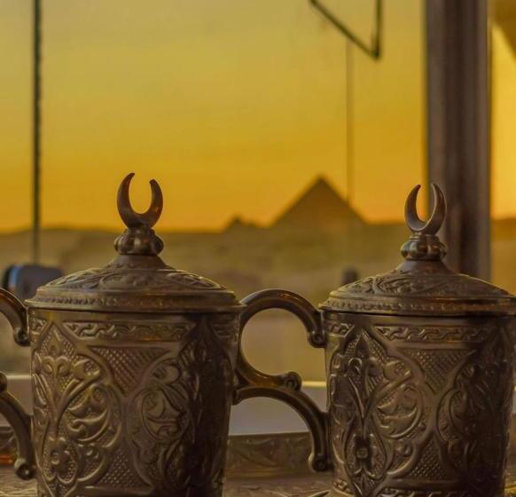 اتاق لوکس, Queen Pyramids View