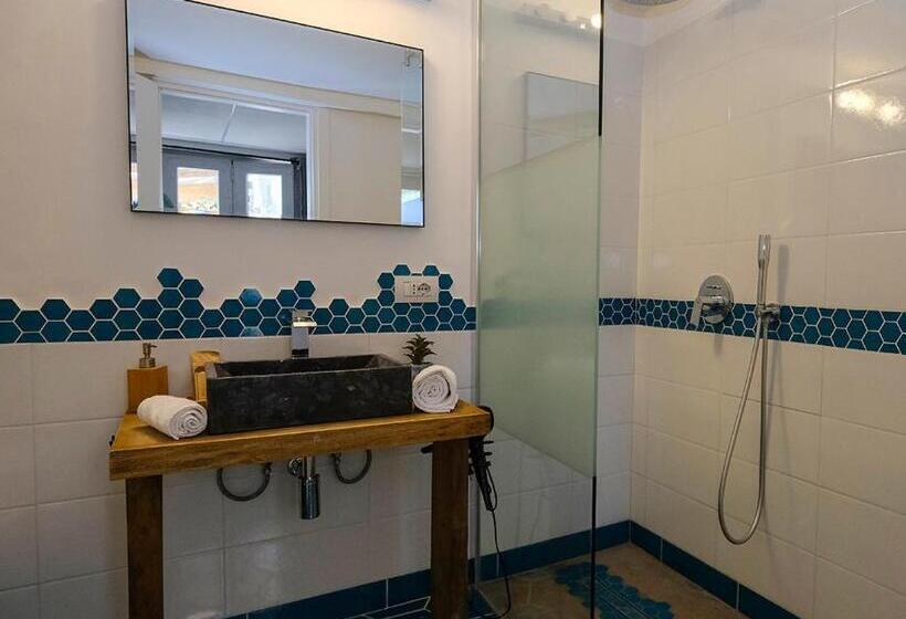 اتاق لوکس با تخت بزرگ, Numero20 B&b