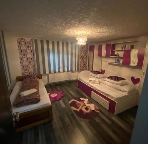 اتاق استاندارد سه نفره, Vila  Melissa Cazare