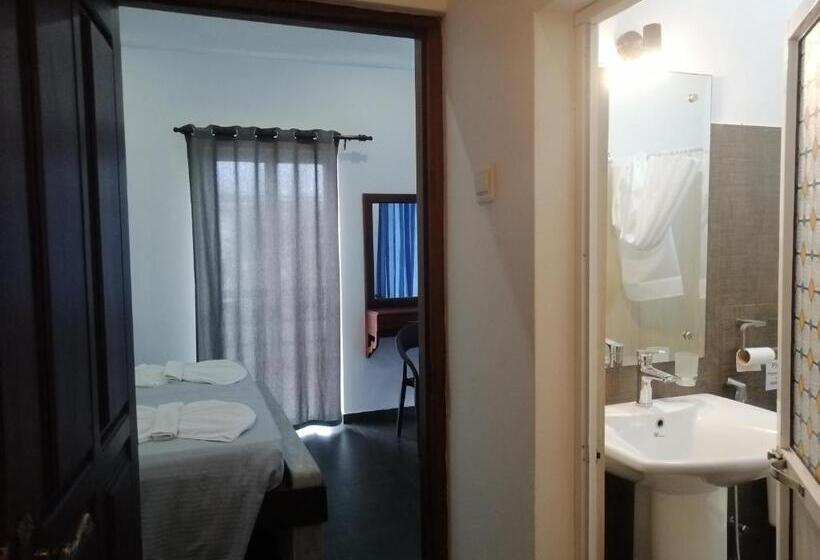 Номер Deluxe с Балконом, Le Petit Hotel & Restaurant