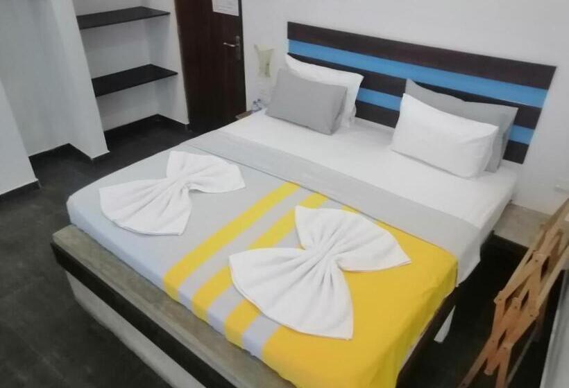 Номер Стандарт с Балконом, Le Petit Hotel & Restaurant