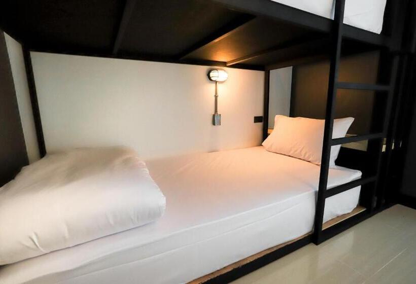 패밀리 스튜디오, The Rest Hotel   ประจวบ