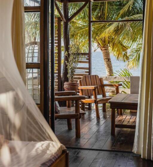Бунгало Deluxe, Amami Beachfront Villa With Private Beach
