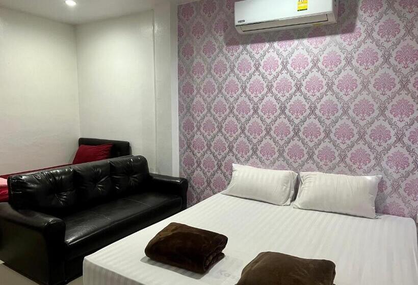 اتاق سوپریور سه تخته, Golf House