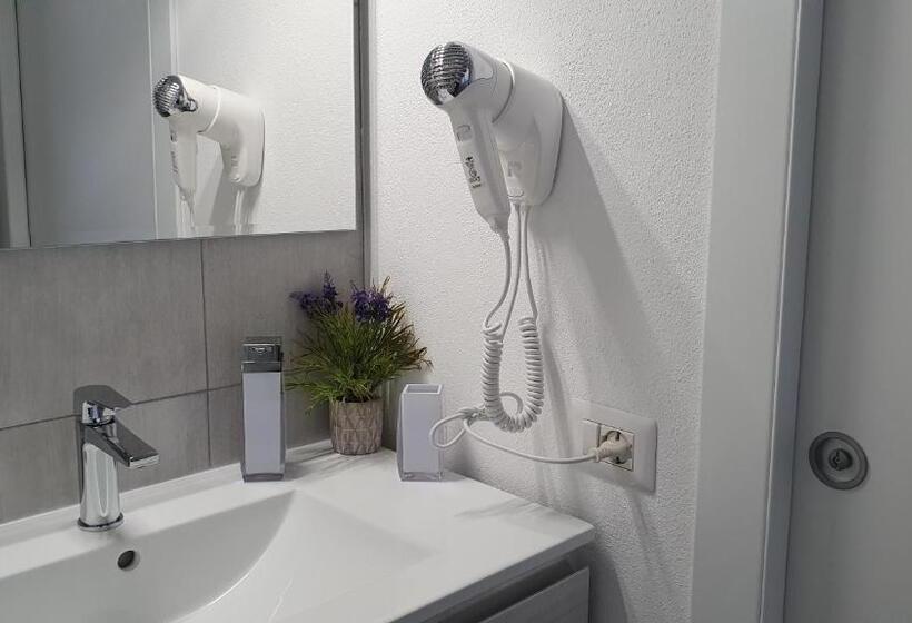 Номер Стандарт с Балконом, B&b Dea Madre