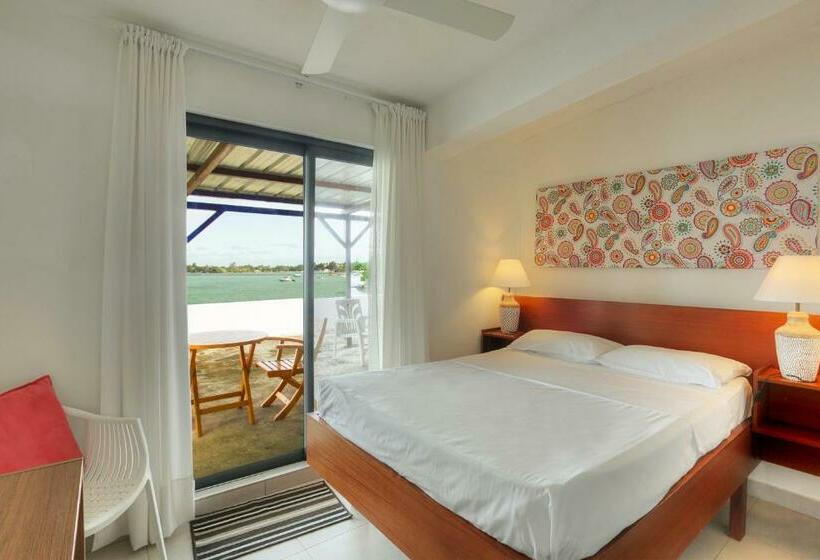 اتاق لوکس با بالکن و چشم‌انداز دریا, Auberge Seafever