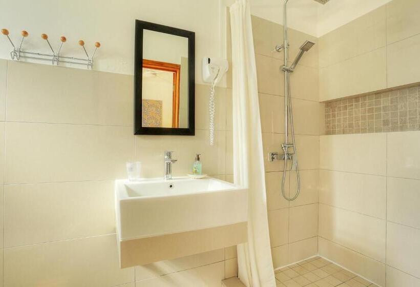 اتاق استاندارد با بالکن و چشم‌انداز دریا, Auberge Seafever