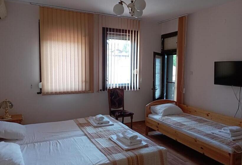 Номер Стандарт Трехместный, Toncho S Guest House For 16 Guests