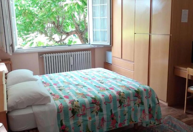 Трехместный Номер Стандарт с Балконом, Villa Bruna