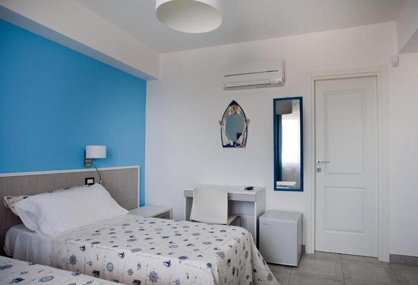 オーシャンビュースタンダードルーム, B&b A Due Passi Dal Mare
