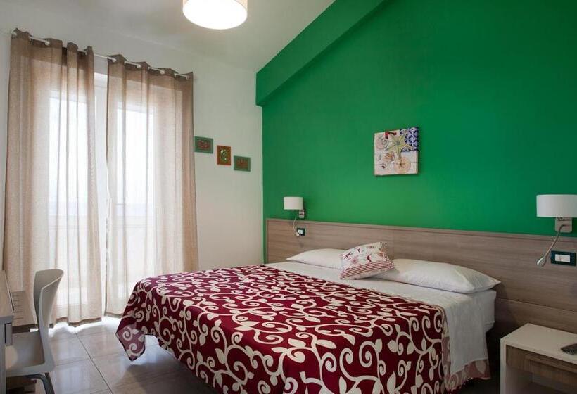 オーシャンビュースタンダードルーム, B&b A Due Passi Dal Mare