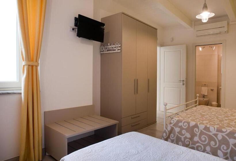 Triple Room Sea View, B&b A Due Passi Dal Mare