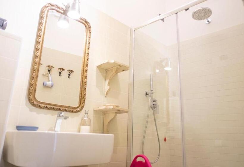 اتاق استاندارد با بالکن, B&b Anastagi