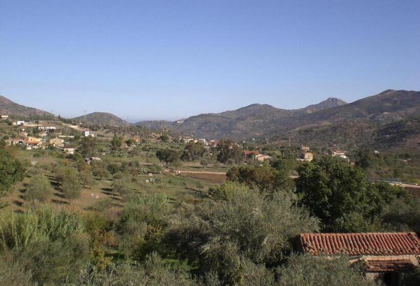 اتاق استاندارد چهارنفره با بالکن, B&b Villa Calagioli