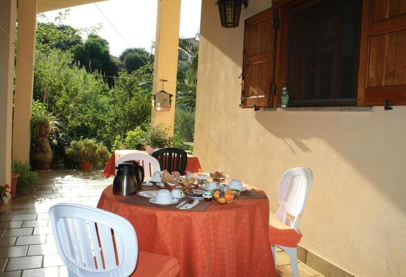 اتاق استاندارد چهارنفره با بالکن, B&b Villa Calagioli