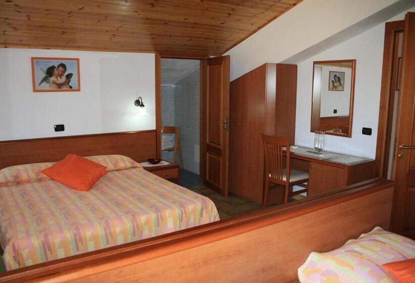 اتاق استاندارد چهارنفره با بالکن, B&b Villa Calagioli