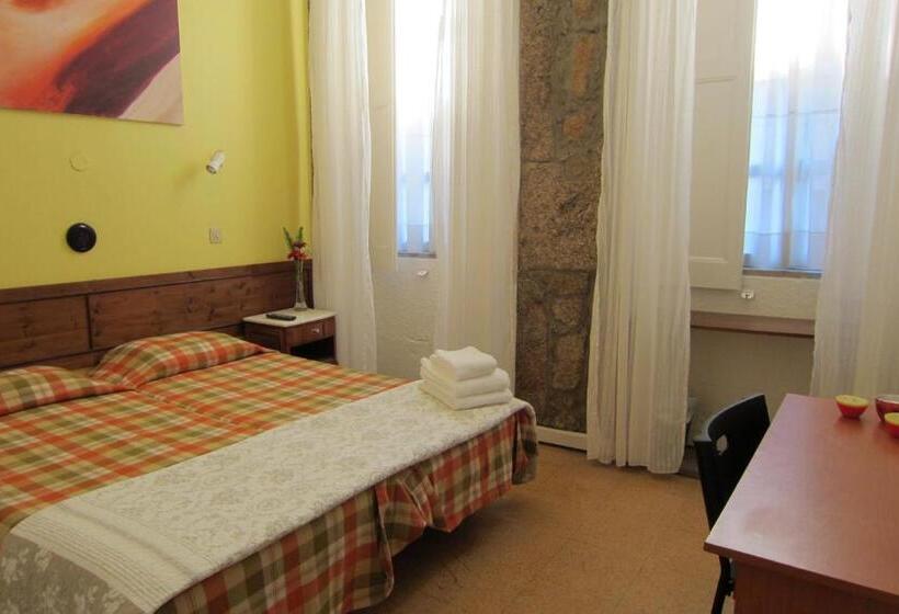 اتاق استاندارد با سرویس بهداشتی مشترک, Duas Nações Guest House