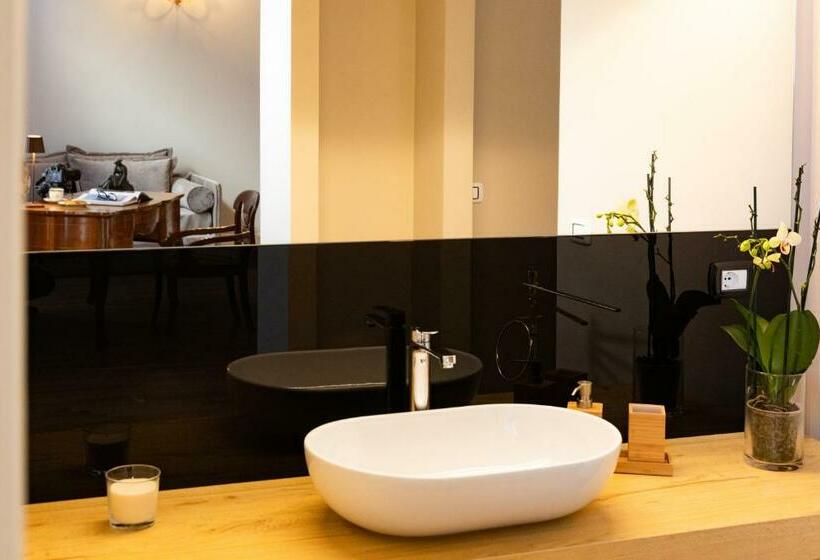 اتاق لوکس چهار تخته, Divisi Suites & Spa