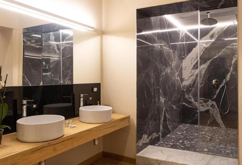 اتاق کلاسیک سه تخته, Divisi Suites & Spa