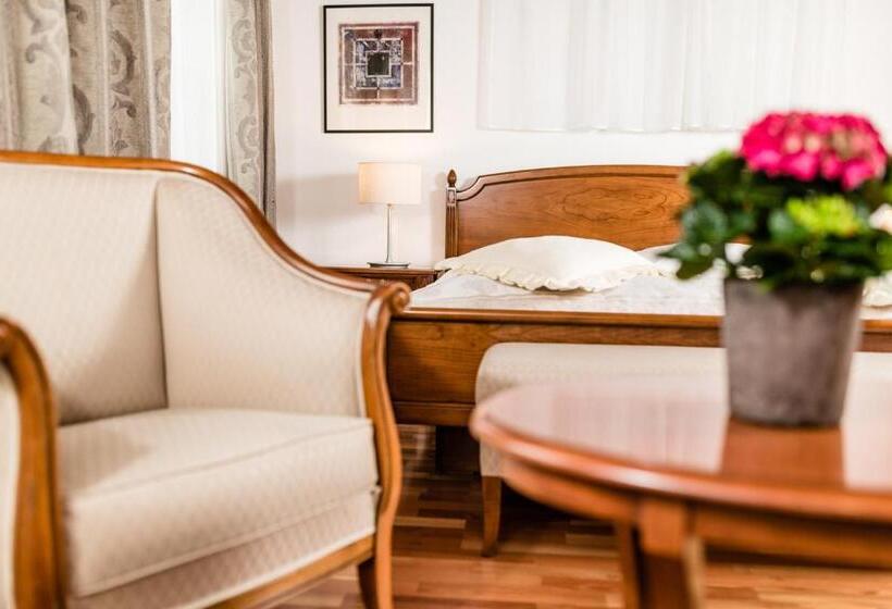 Номер Стандарт, Restaurant Lilie