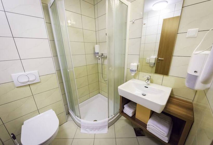 اتاق استاندارد سه نفره, Domačija Vodnik & Apartments
