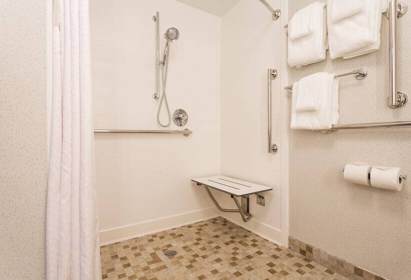 Люкс Адаптированный для Инвалидов, Holiday Inn Express Hotel & Suites Goldsboro   Base Area, An Ihg