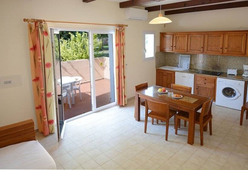 Апартаменты 2 спальни Вид на Сад, Village De Vacances Marina D Oru