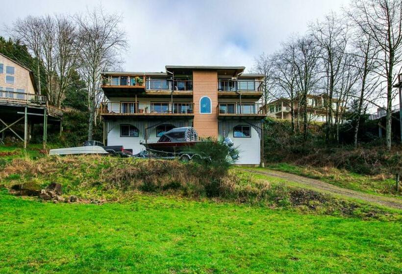 Апартаменты 2 Спальни, Sitka Sky