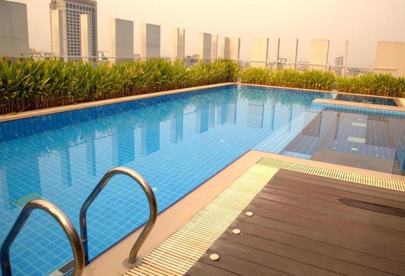 استودیوی لوکس, Amari Dhaka