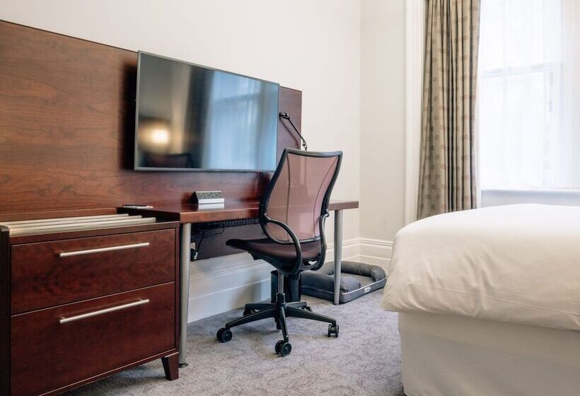 Номер Стандарт, Club Quarters Hotel Trafalgar Square, London