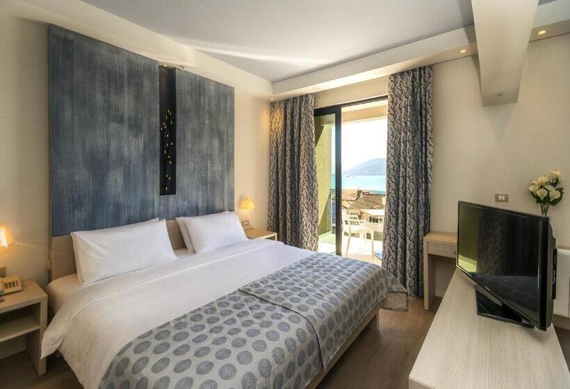 اتاق سوپریور با چشم‌انداز دریا و بالکن, Palmon Bay Hotel & Spa