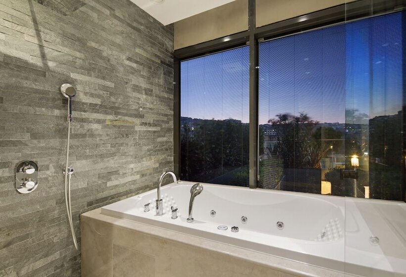 스위트 킹사이즈 침대, Doubletree By Hilton Hotel Istanbul   Piyalepasa