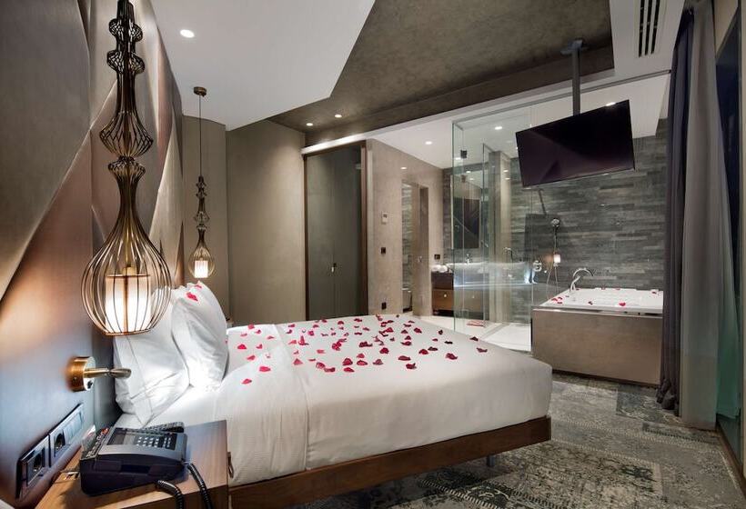 스위트 킹사이즈 침대, Doubletree By Hilton Hotel Istanbul   Piyalepasa