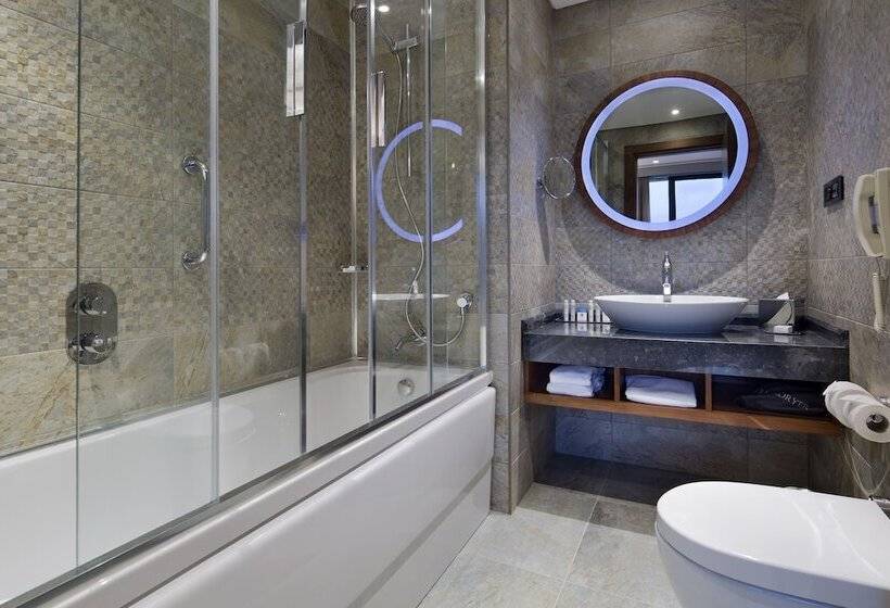 스위트 킹사이즈 침대, Doubletree By Hilton Hotel Istanbul   Piyalepasa