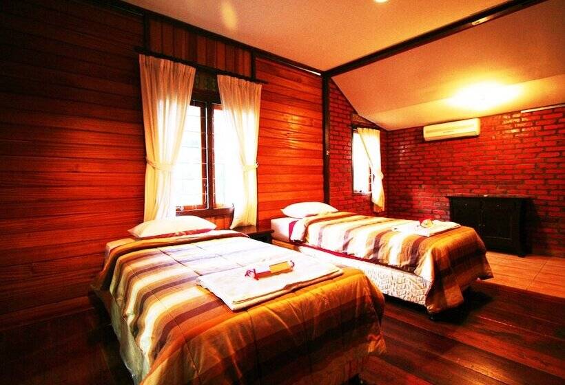 Вилла Deluxe 3 Спальни, Jambuluwuk Convention Hall & Resort Puncak