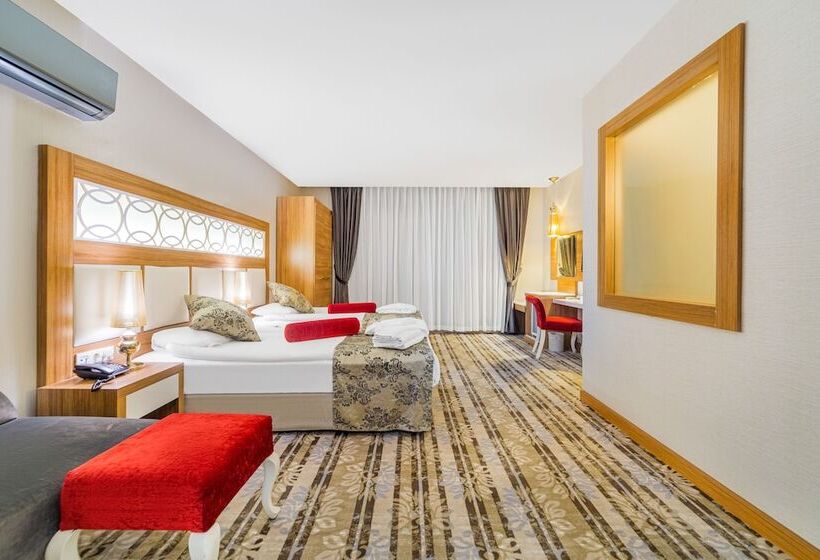 Семейный Номер, Justiniano Deluxe Resort