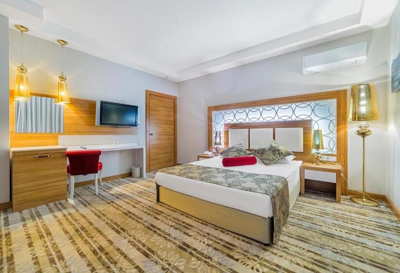 Семейный Номер, Justiniano Deluxe Resort