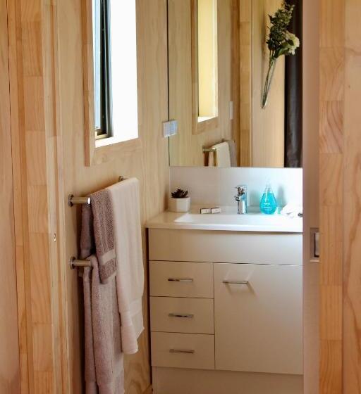 اتاق استاندارد با چشم‌انداز کوهستان, Luxury Container Cabin