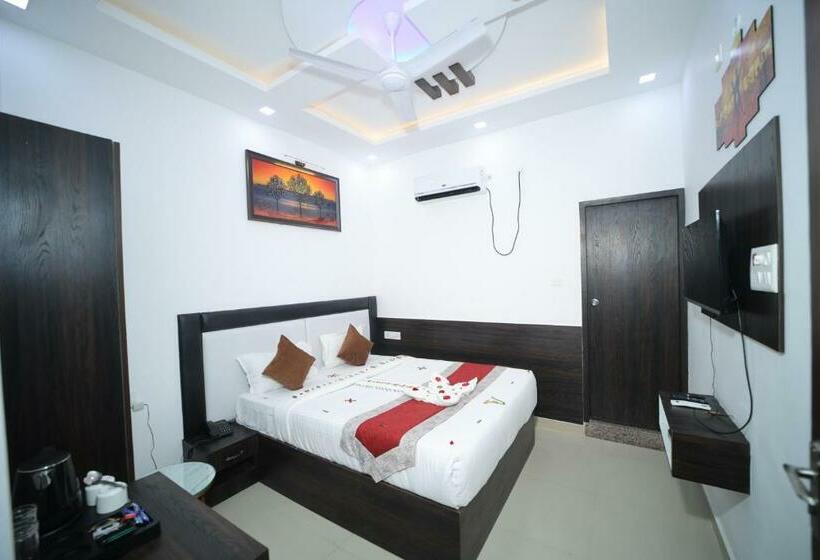 Номер Deluxe, The Hotel Paradise