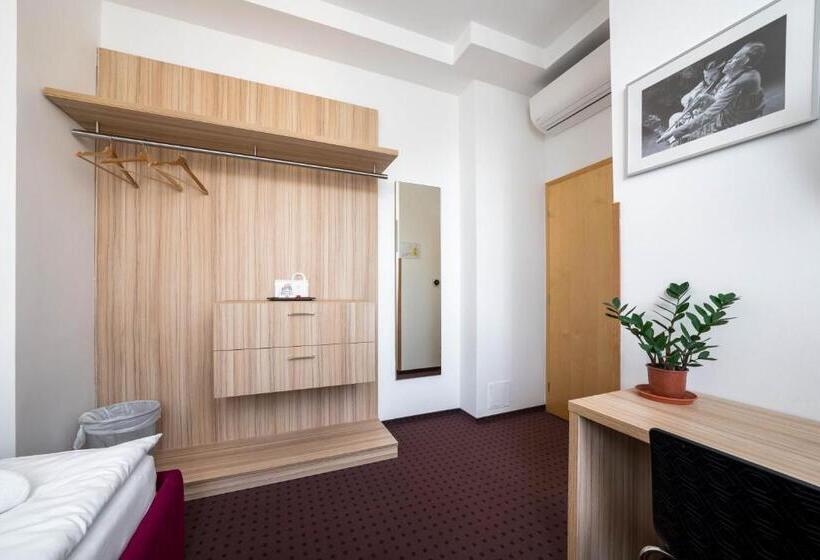 חדר סטנדרד יחיד חדר אמבטיה משותף, Mini Hotel Akord