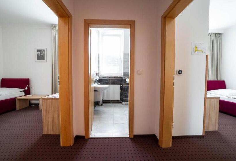 חדר סטנדרד יחיד חדר אמבטיה משותף, Mini Hotel Akord
