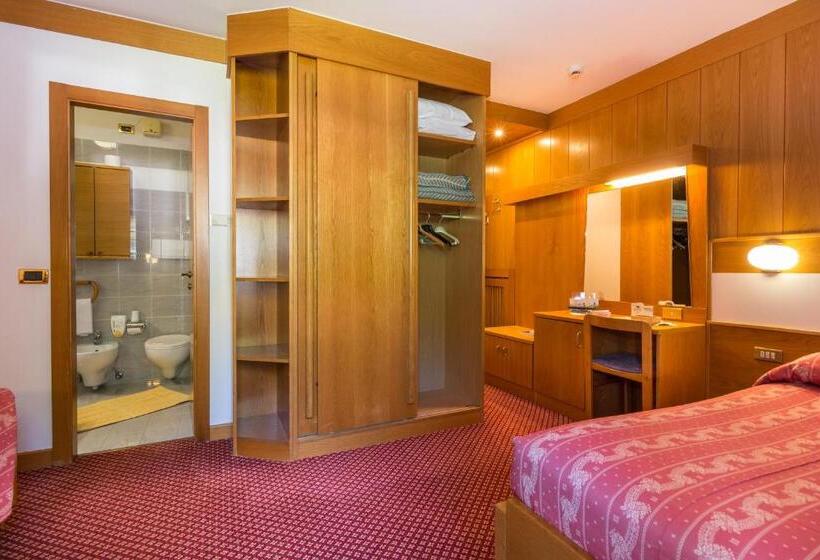 غرفة كلاسيكية ثلاثية, Bellavista