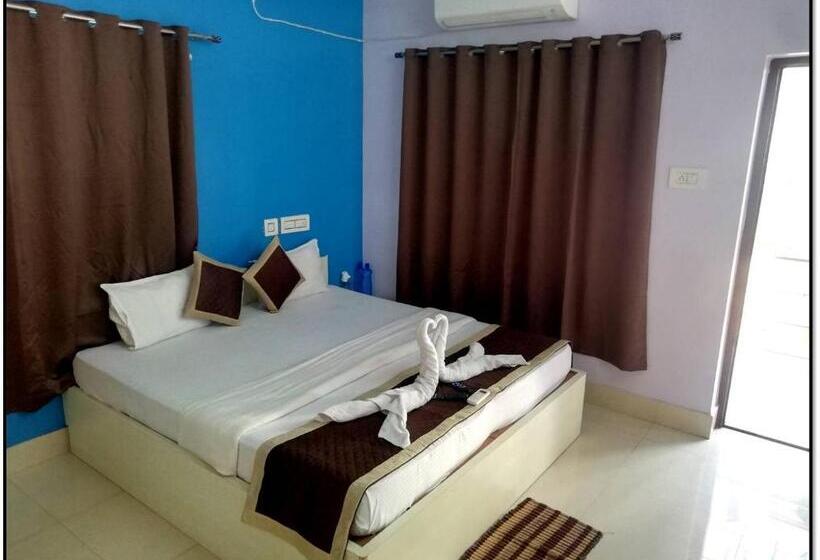 اتاق سوپریور با تخت بزرگ, Railview Inn Bhubaneswar