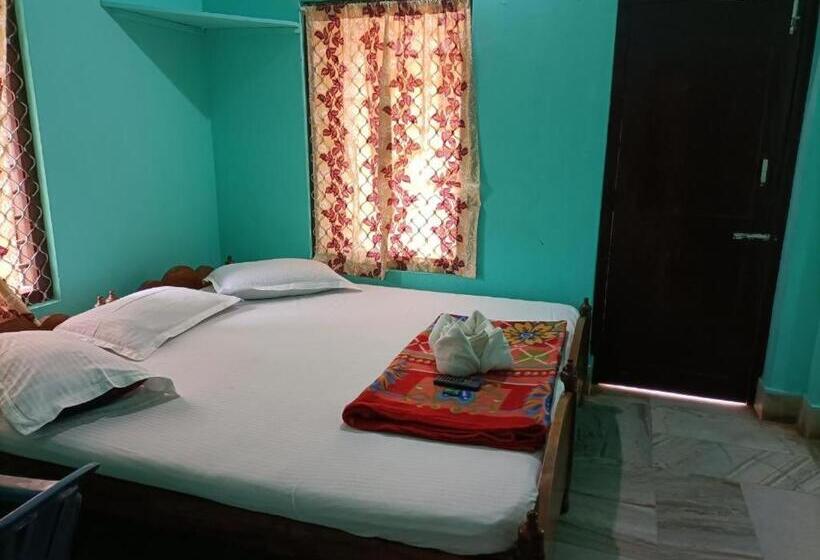 Номер Deluxe, Radha Krishna Holiday Home